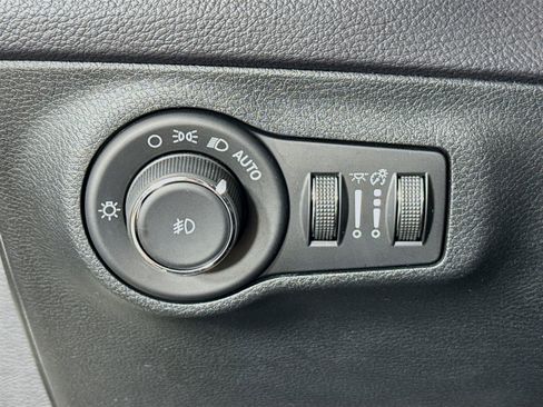 Used 2018 Jeep Compass Limited w/ Navigation Group AWD/4WD image 11