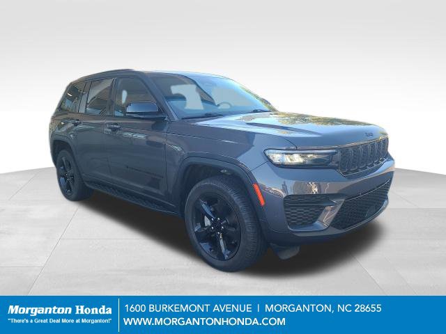 Used 2023 Jeep Grand Cherokee Altitude AWD/4WD image 4