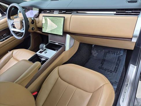 Certified 2025 Land Rover Range Rover SE AWD/4WD image 23