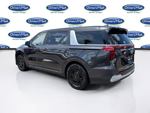 Used 2025 Kia Carnival FWD image 5