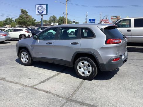 Used 2017 Jeep Cherokee Sport w/ Trailer Tow Group AWD/4WD image 16