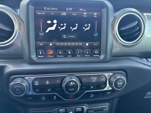 Used 2021 Jeep Wrangler Unlimited Sahara AWD/4WD image 14