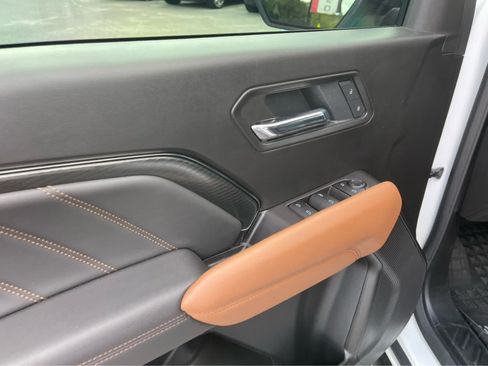 Used 2025 GMC Canyon AT4 w/ Nightfall Edition AWD/4WD image 10