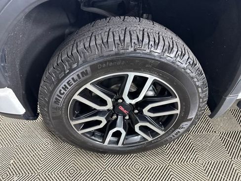 Used 2022 GMC Sierra 1500 AT4 w/ AT4 Premium Package image 10