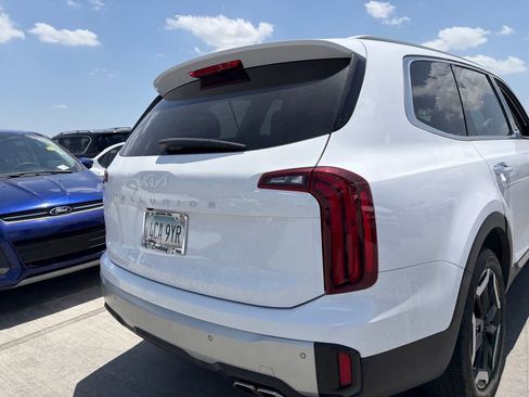 Used 2024 Kia Telluride S FWD image 4