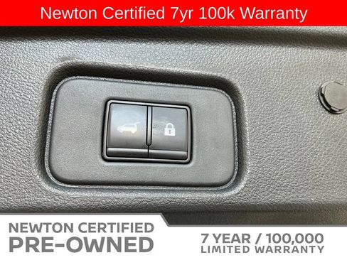Used 2025 Nissan Pathfinder SL AWD/4WD image 24