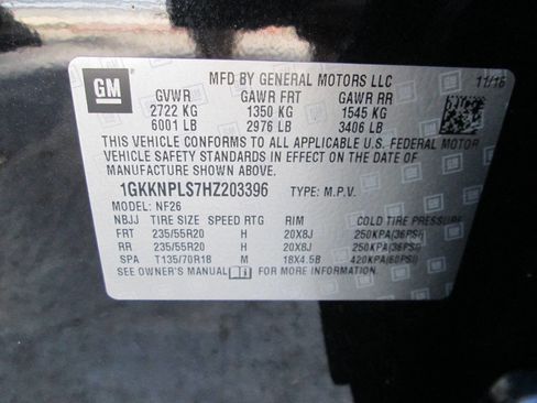 Used 2017 GMC Acadia Denali w/ Technology Package FWD image 32