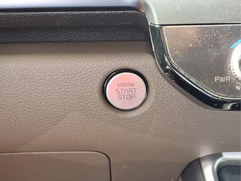Used 2026 Kia Carnival FWD image 10