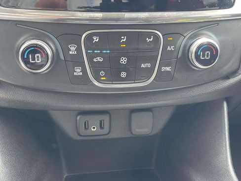 Used 2020 Chevrolet Traverse LT FWD image 29