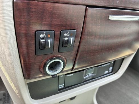 Used 2012 Toyota Sienna XLE w/ Premium Pkg FWD image 10