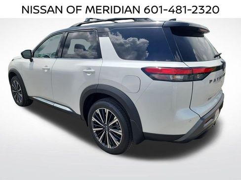 New 2026 Nissan Pathfinder Platinum w/ Lighting Package FWD image 3