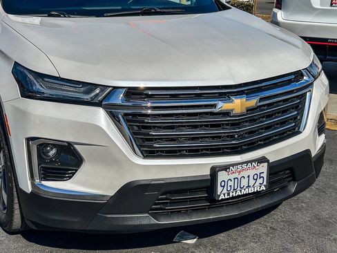 Used 2023 Chevrolet Traverse LT w/ LT Premium Package FWD image 6