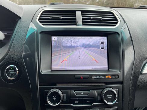 Used 2017 Ford Explorer XLT w/ Equipment Group 201A image 21