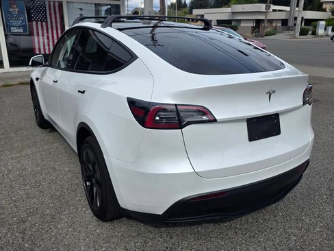 Used 2025 Tesla Model Y Long Range RWD image 6