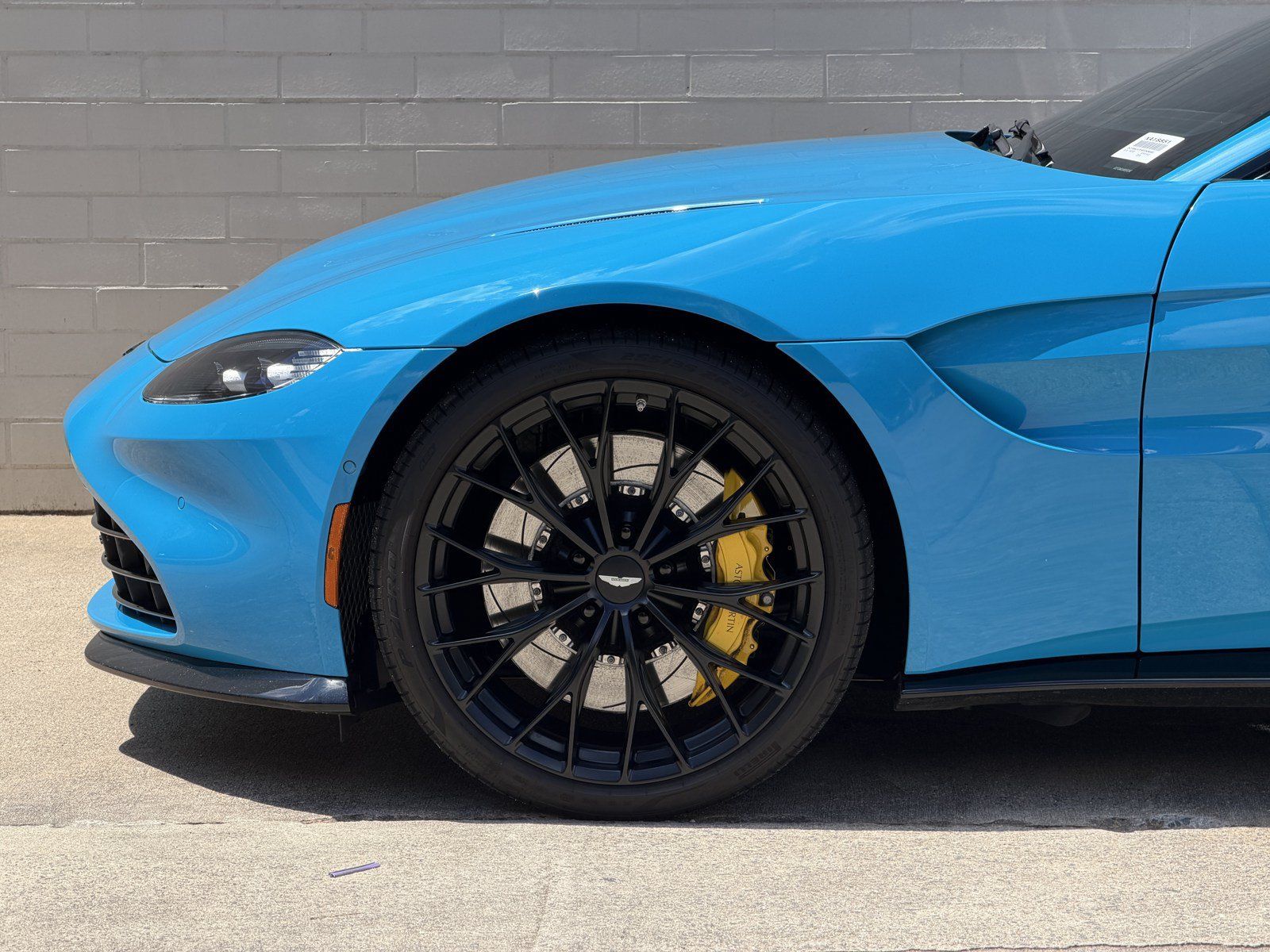 Used 2023 Aston Martin V8 Vantage Coupe RWD image 22