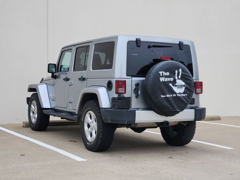 Used 2014 Jeep Wrangler Unlimited Sahara w/ Connectivity Group AWD/4WD image 5