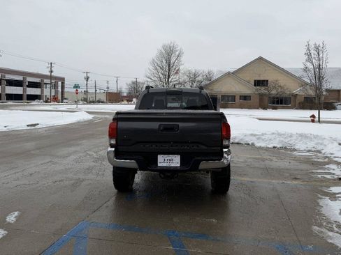 Used 2019 Toyota Tacoma SR5 image 7