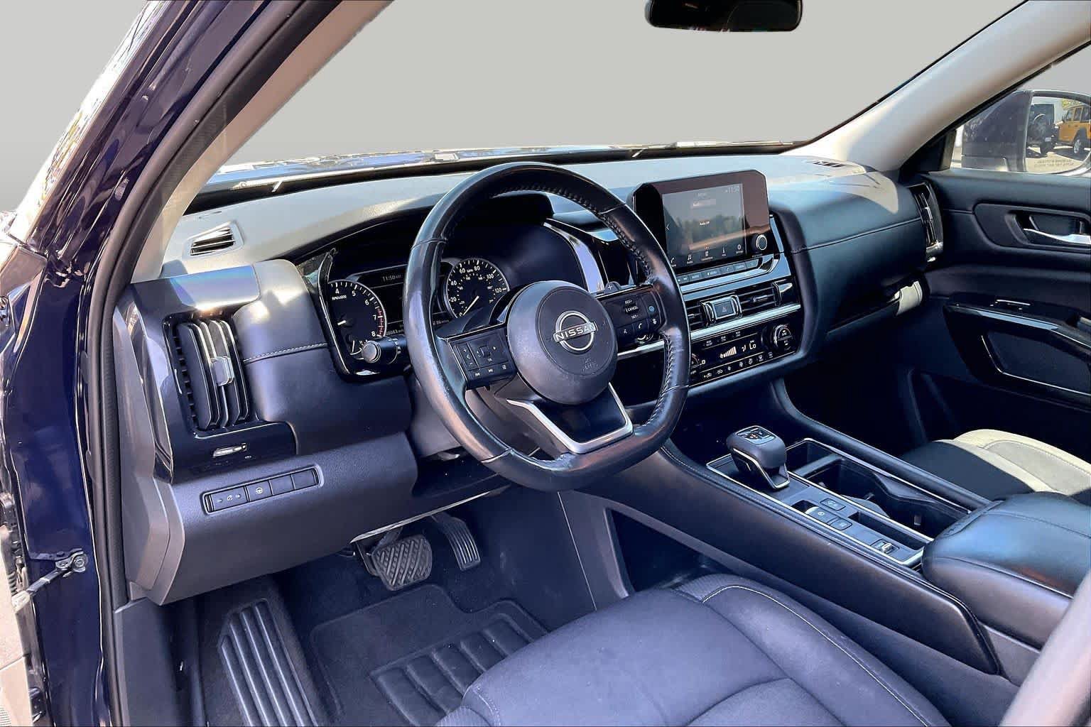 Used 2022 Nissan Pathfinder SV FWD image 17