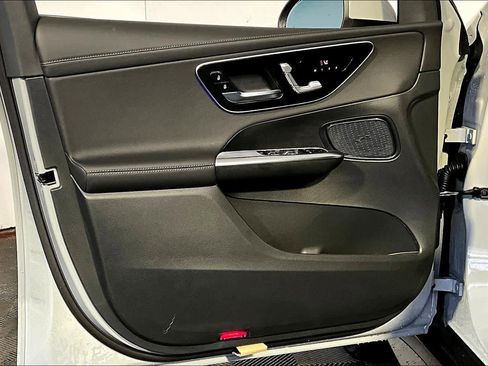 New 2026 Mercedes-Benz GLC 300 4MATIC image 11