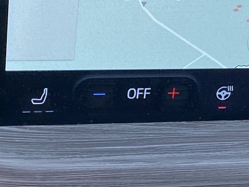 Certified 2025 Ford Escape Platinum w/ Premium Technology Package image 17