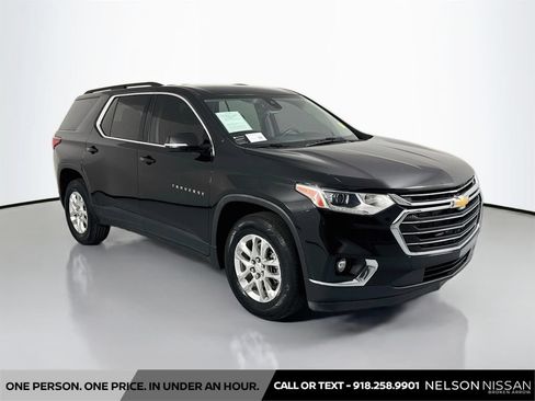 Used 2021 Chevrolet Traverse LT FWD image 3