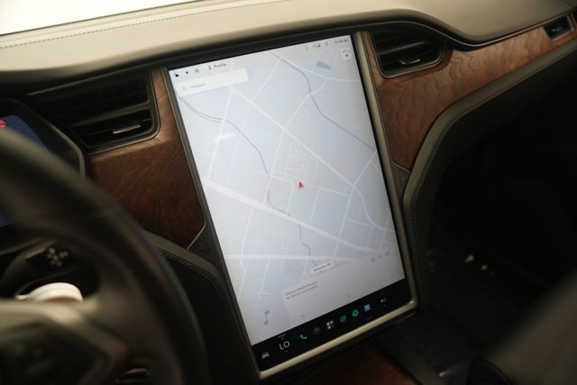 Used 2018 Tesla Model X 75D AWD/4WD image 39