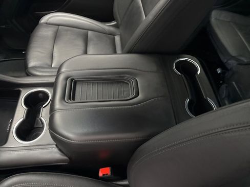 Used 2024 Chevrolet Suburban LT image 15