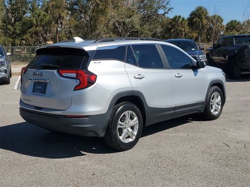 Certified 2022 GMC Terrain SLE w/ Driver Convenience Package image 4