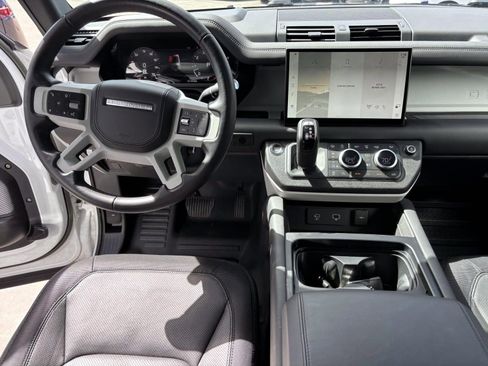 Used 2023 Land Rover Defender 130 X-Dynamic SE image 24