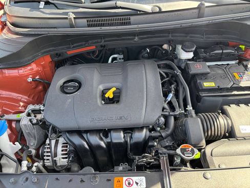 Used 2025 Kia Soul LX w/ LX Technology Package FWD image 30