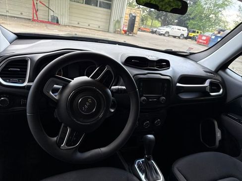 Used 2019 Jeep Renegade Sport w/ Sport Appearance Group FWD image 17