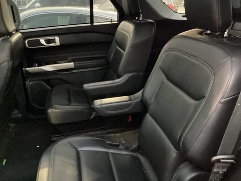 Used 2023 Ford Explorer XLT w/ Equipment Group 202A AWD/4WD image 17