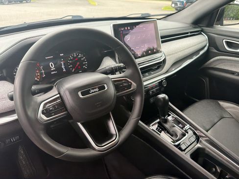 Used 2023 Jeep Compass Latitude AWD/4WD image 12