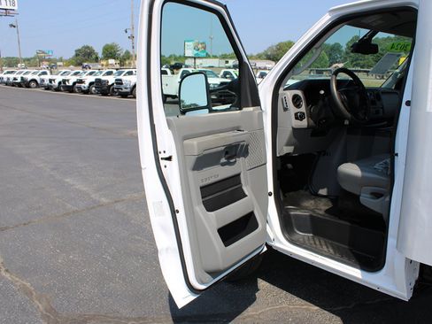 Used 2024 Ford E-350 and Econoline 350 Super Duty w/ Driver's Safety Package RWD image 33