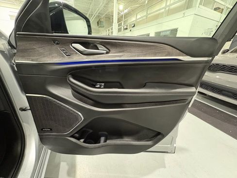 Used 2024 Jeep Grand Cherokee L Overland w/ Luxury Tech Group IV image 63