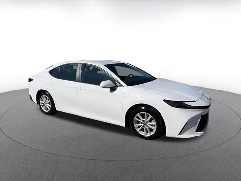 Used 2025 Toyota Camry LE image 2