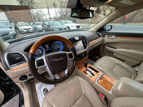 Used 2014 Chrysler 300 C RWD image 30