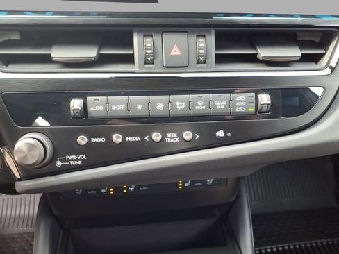 Certified 2024 Lexus ES 350 w/ Premium Package image 11