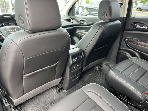 Used 2021 GMC Acadia Denali w/ Denali Technology Package FWD image 22