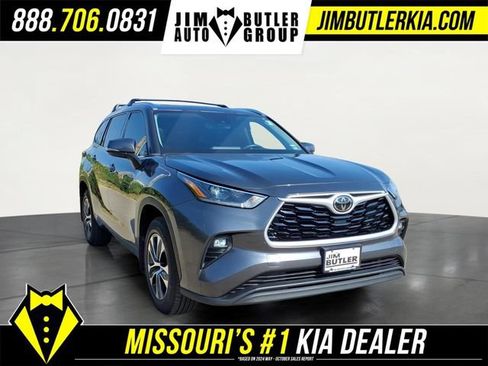 Used 2021 Toyota Highlander XLE AWD/4WD image 28