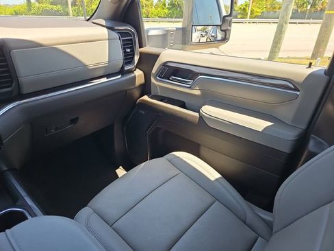 Used 2025 Chevrolet Silverado 2500 LTZ w/ LTZ Premium Package AWD/4WD image 8