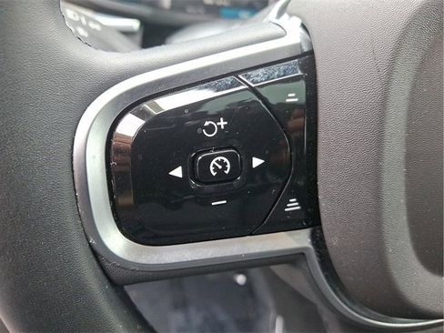 Certified 2025 Volvo XC60 B5 Plus image 18