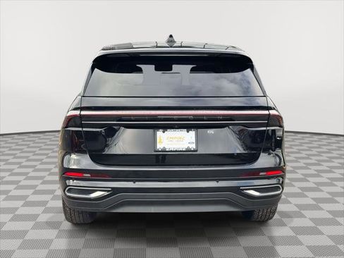 Used 2024 Lincoln Nautilus Premier w/ Equipment Group 102A image 6