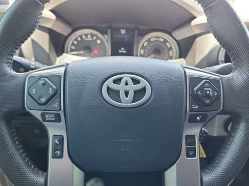 Used 2019 Toyota Tacoma SR5 AWD/4WD image 9
