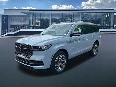 New 2026 Lincoln Navigator Reserve AWD/4WD image 3