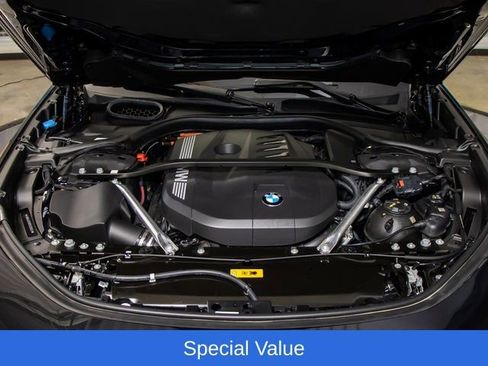 Used 2025 BMW 750e xDrive w/ Executive Package AWD/4WD image 5