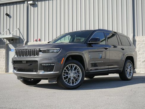 Used 2025 Jeep Grand Cherokee L Summit w/ Advanced Protech Group IV AWD/4WD image 2