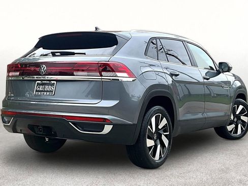 Used 2025 Volkswagen Atlas Cross Sport SE FWD image 2