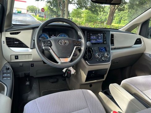 Used 2020 Toyota Sienna LE FWD image 13