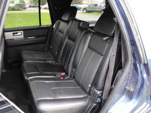 Used 2016 Ford Expedition XLT w/ Equipment Group 202A AWD/4WD image 32